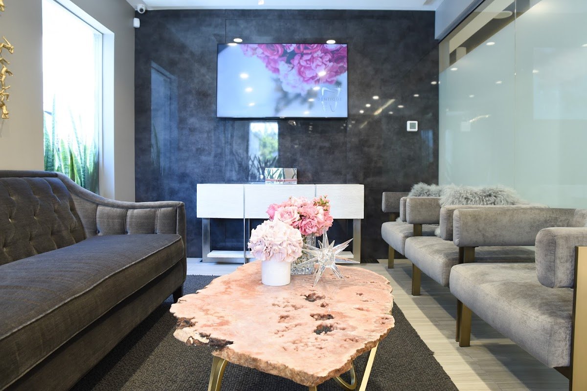 Dentique San Diego, Nikou Rahbar DDS